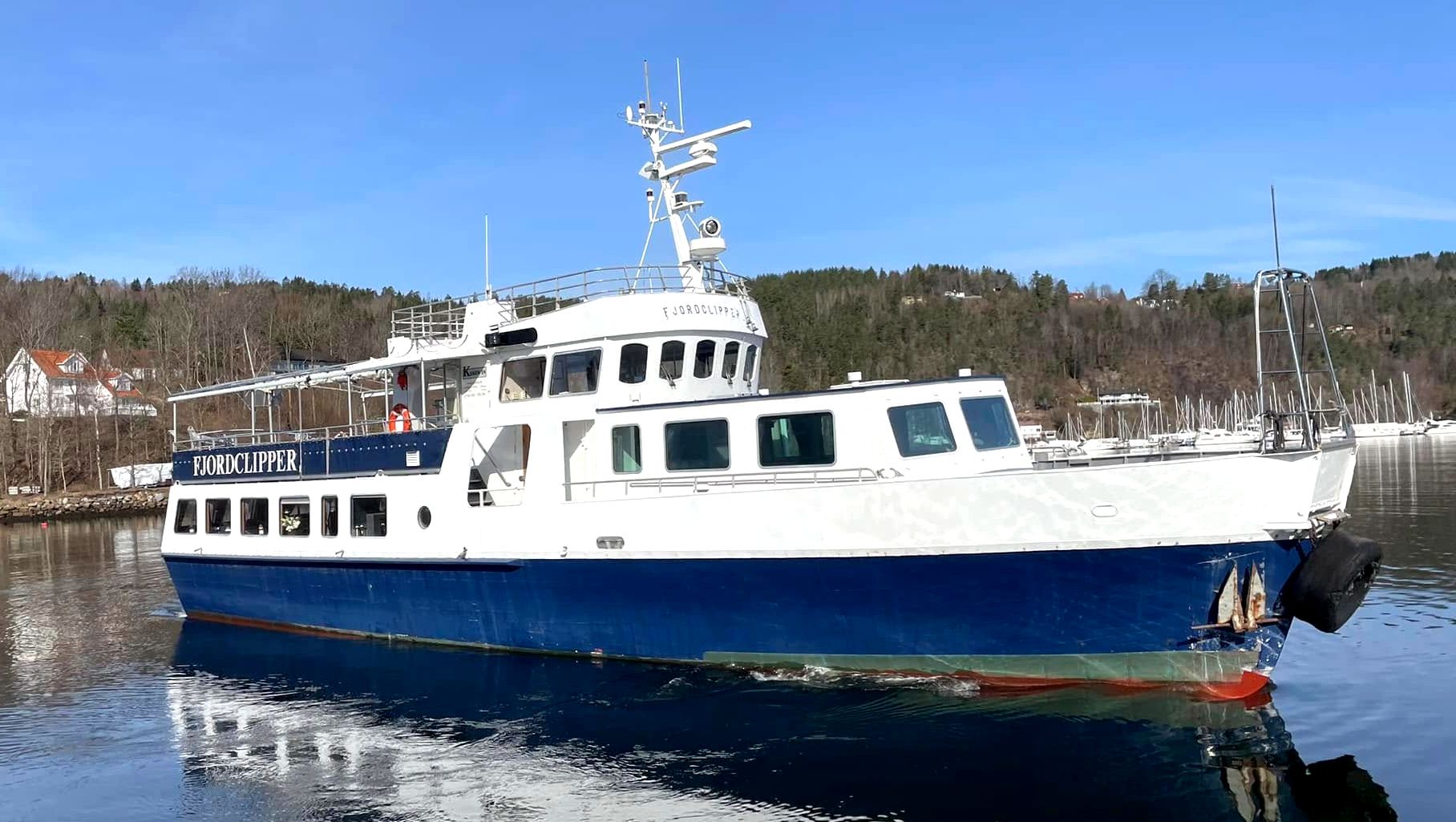 Fjordclipper i havn