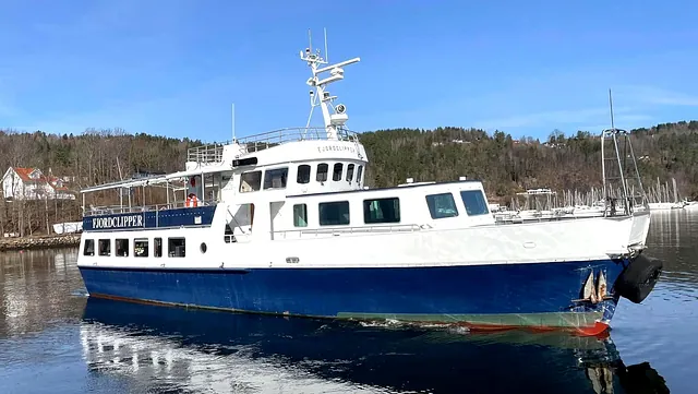 Fjordclipper i havn